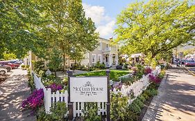 Mccully House Inn